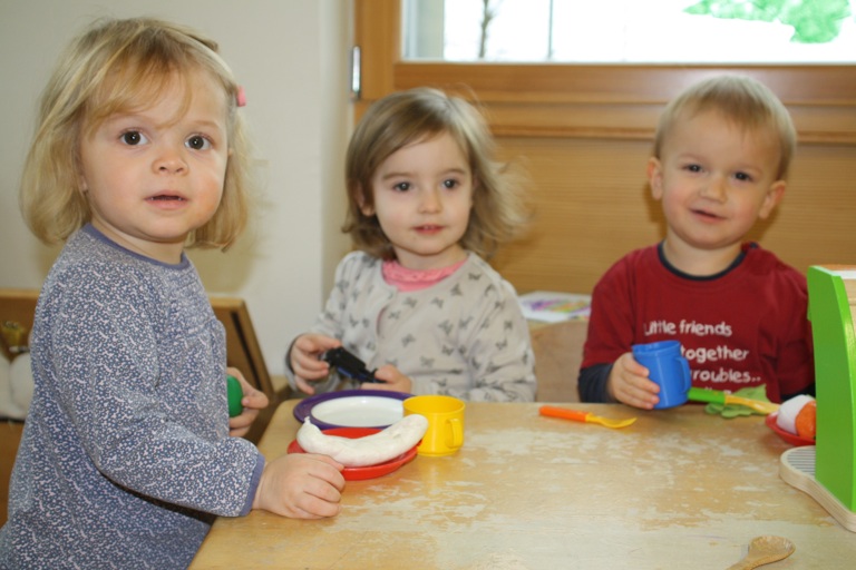 Etwa 920 Mädchen und Buben besuchen derzeit die Pfaffenhofener Kindertagesstätten, die demnächst zu Tagen der offenen Türen einladen, bevor dann die Anmeldungen fürs nächste Kindergartenjahr angenommen werden. Unsere Bilder entstanden in der Kita St. Andreas.