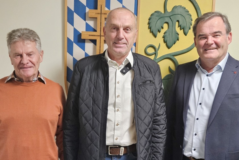 Florian Weiß (von links), Sepp Kirzinger und Landrat Albert Gürtner. Foto: Birgit Stimpel