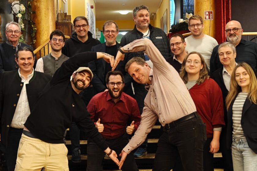 Einige der Kreistags-Kandidaten der FDP um Listenführer und Landrats-Bewerber Robert Scharbach (vorne, rotes Hemd). Foto / Grafik: oh