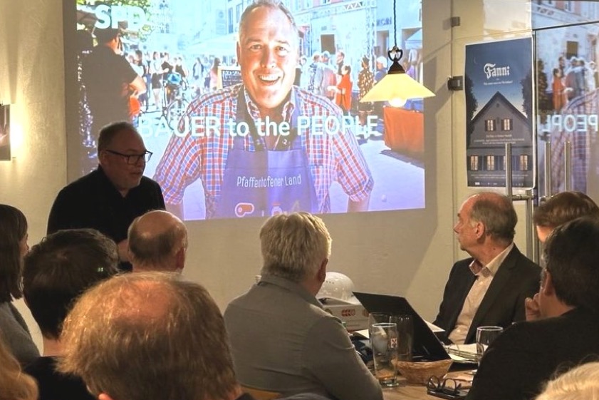 SPD-Landrats-Kandidat Markus Käser will beim Dreikönigs-Treffen in Wolnzach für die Initiative "Heimat-Dividende sichern" werben: regionale Kreisläufe für Energie, Wohnen und Lebensmittel. Käser ist auch als Co-Vorsitzender aktiv beim Direkt-Vermarktungs-Verein "Pfaffenhofener Land und Hallertau"; ein Slogan lautet: "Bauer to the People". Foto: oh