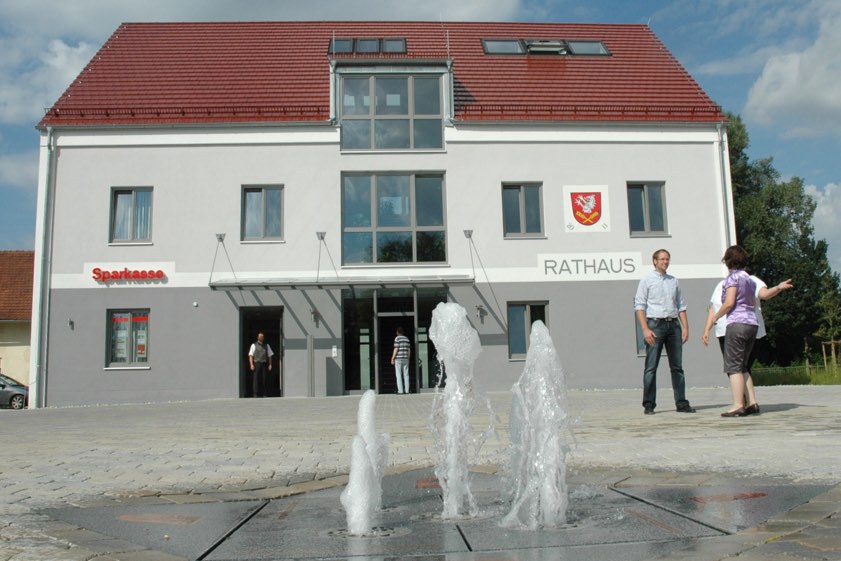 Wer im Gerolsbacher Rathaus (Foto) in den nächsten sechs Jahren die Amtsgeschäfte leiten wird, entscheiden die Bürger am 8. März. Foto: oh