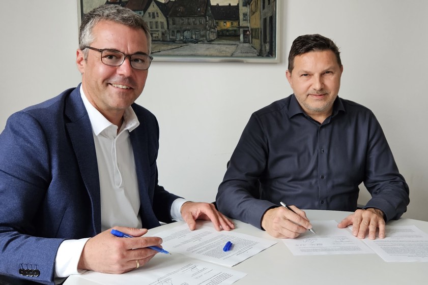 Thomas Wiringer (rechts) und Bürgermeister Thomas Herker. Foto: Stadtwerke Pfaffenhofen
