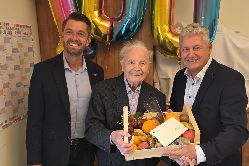 Landrats-Stellvertreter Georg Ott (von links), Reinhard Richter und der Pfaffenhofener Vize-Bürgermeister Peter Heinzlmair. Foto: Stadt Pfaffenhofen