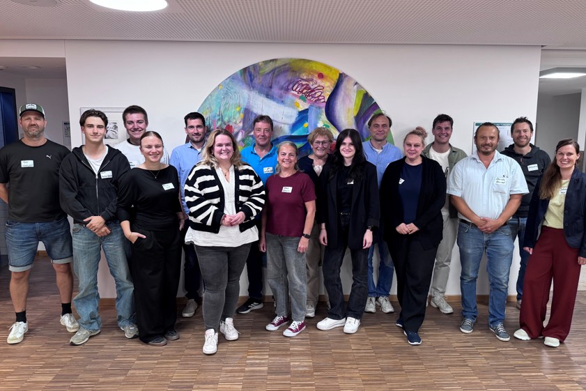 Jugend-Beauftragte der Gemeinden im Kreis Pfaffenhofen beim Treffen mit Johanna Michels (rechts) von der kommunalen Jugend-Arbeit des Landratsamts. Foto: Münzhuber