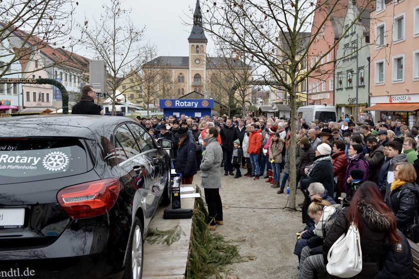 Die Ziehung zur Verlosung der Hauptpreise erfolgte in den vergangenen Jahren traditionell auf dem Hauptplatz. Archivfoto: Rotary